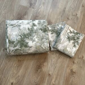 Pottery Barn King California King Jardin Toile Duvet Cover  Two King Shams Green